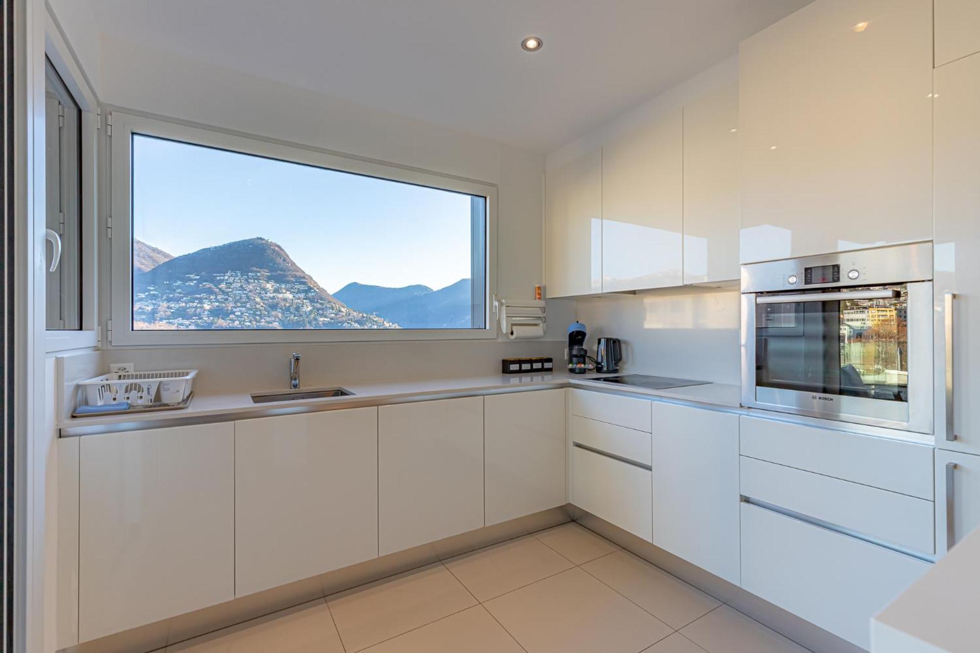 Imperial Of Lugano 3 With A Lake View Behind The Station And 10 Min From The Lake Of Lugano Exteriör bild