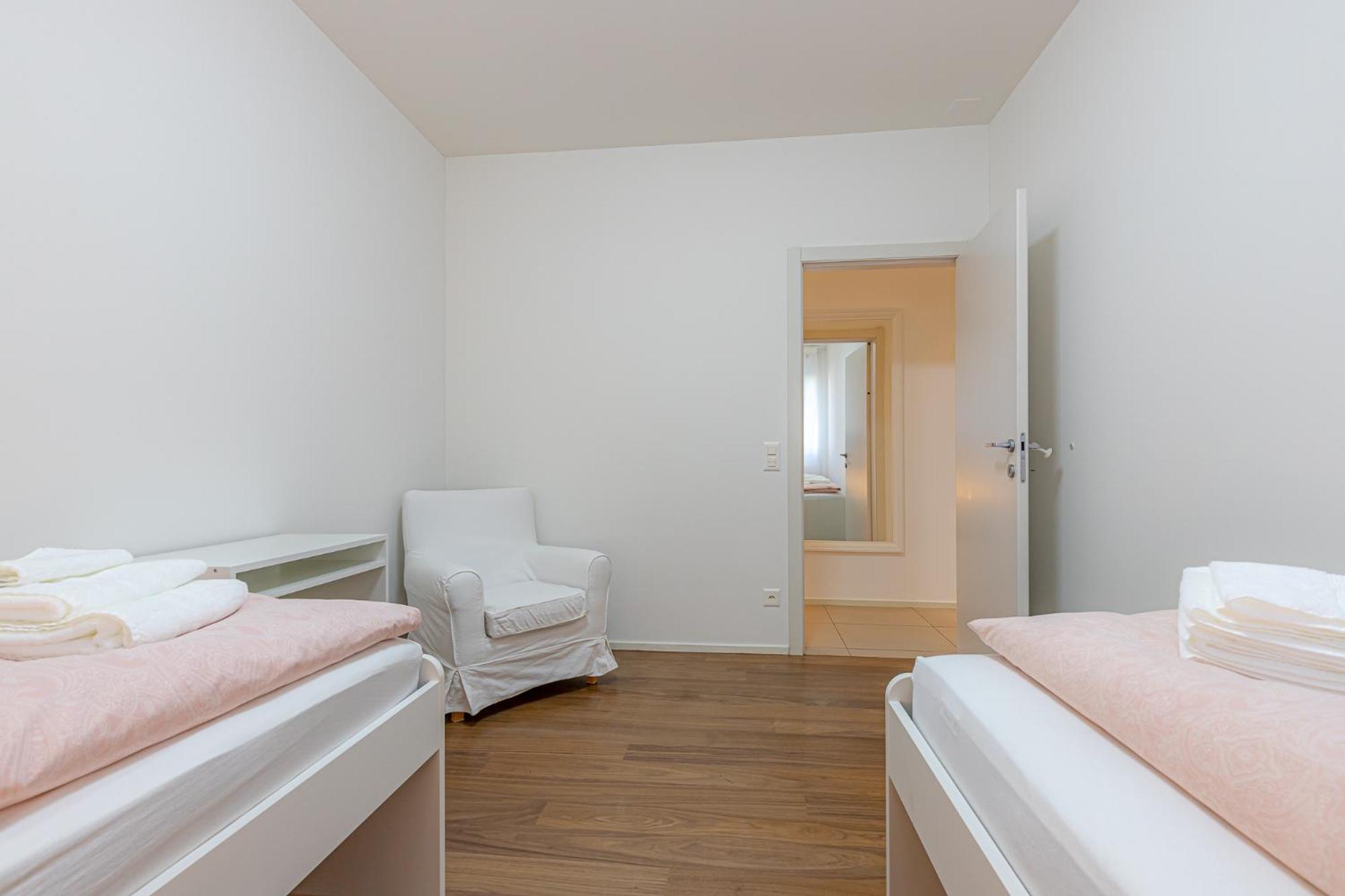 Imperial Of Lugano 3 With A Lake View Behind The Station And 10 Min From The Lake Of Lugano Exteriör bild