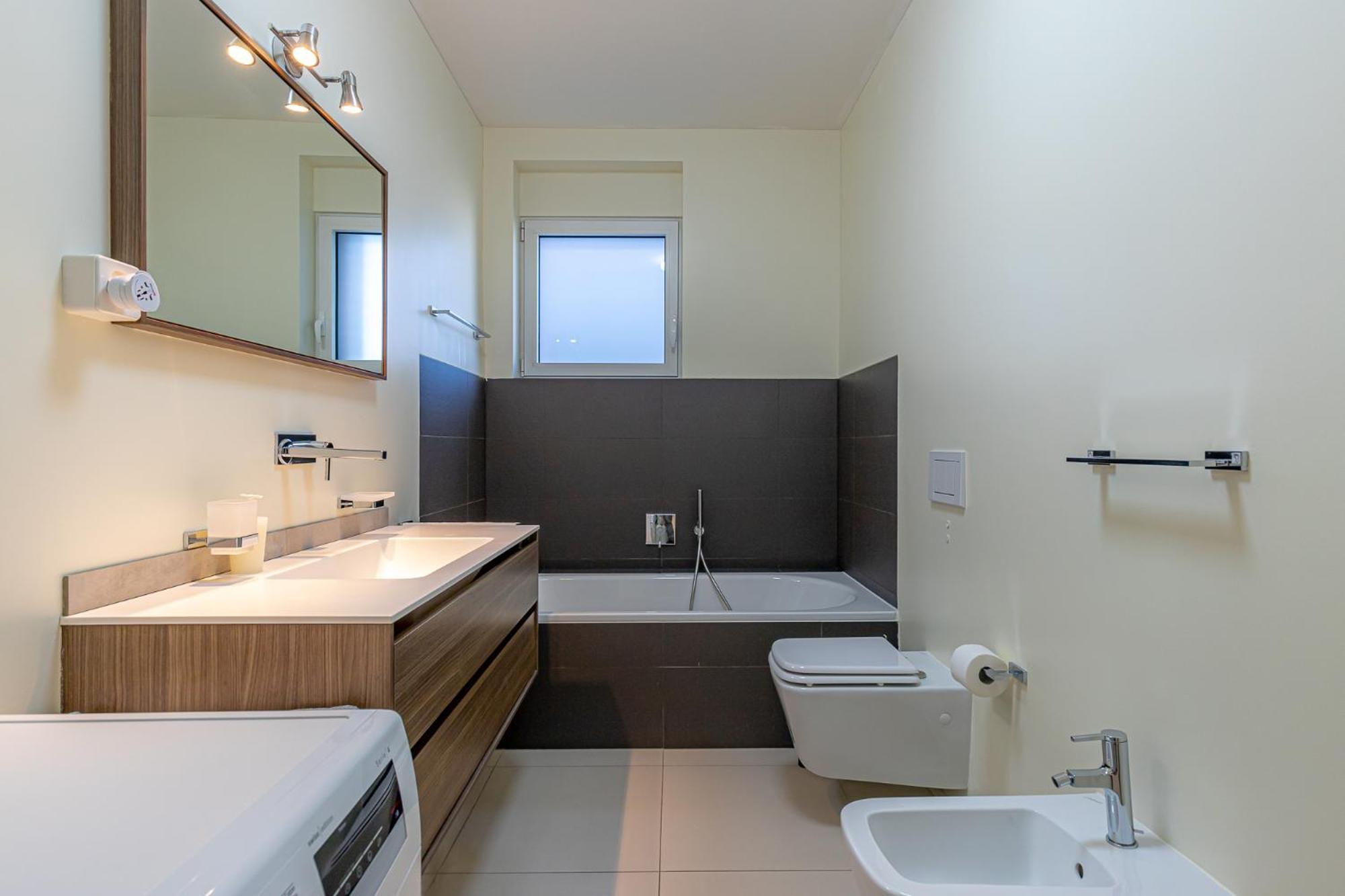 Imperial Of Lugano 3 With A Lake View Behind The Station And 10 Min From The Lake Of Lugano Exteriör bild