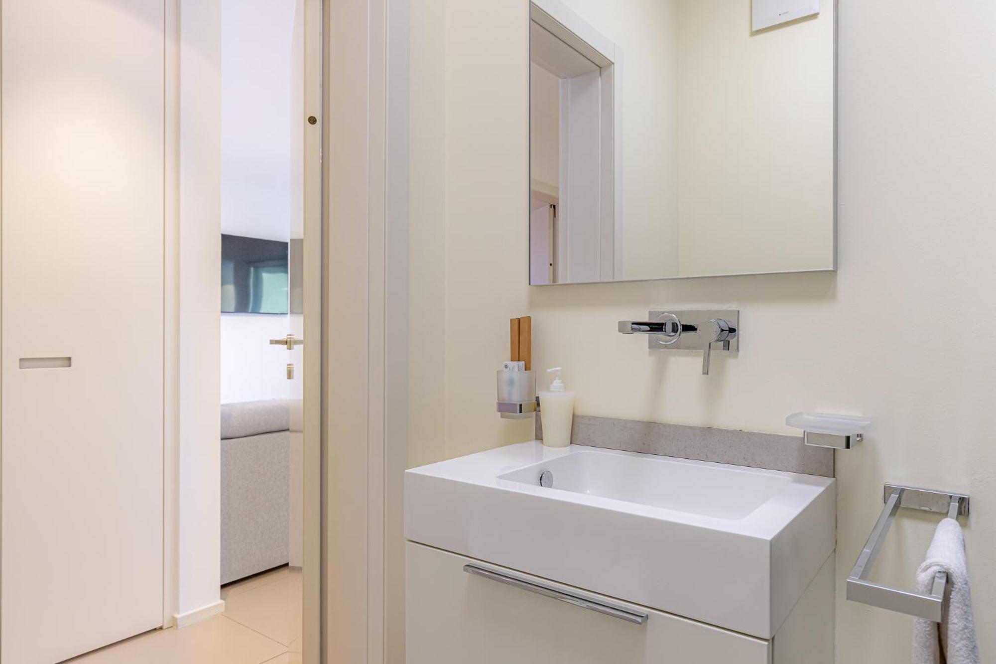 Imperial Of Lugano 3 With A Lake View Behind The Station And 10 Min From The Lake Of Lugano Exteriör bild